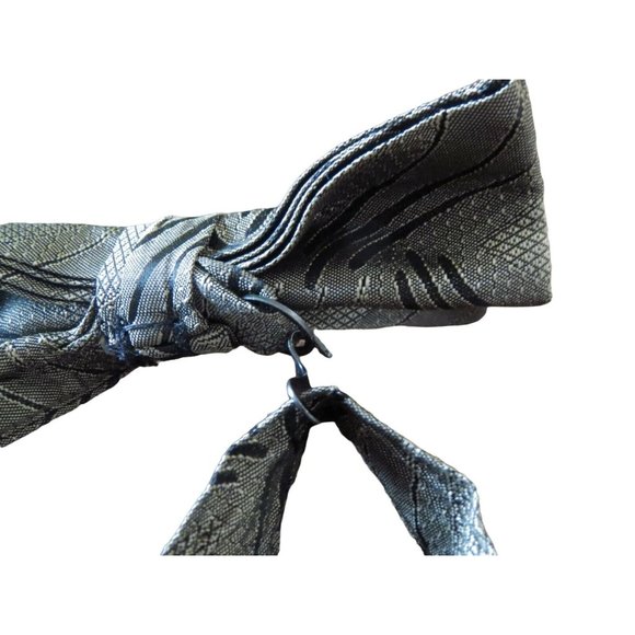 Men's Black Gold Stripe Adjustable Bow Tie - Picture 6 of 6